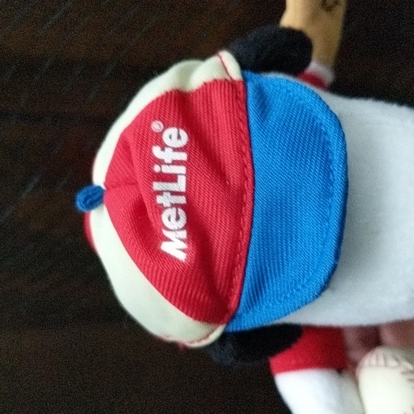 🛍️MetLife Snoopy Plush - Picture 7 of 9